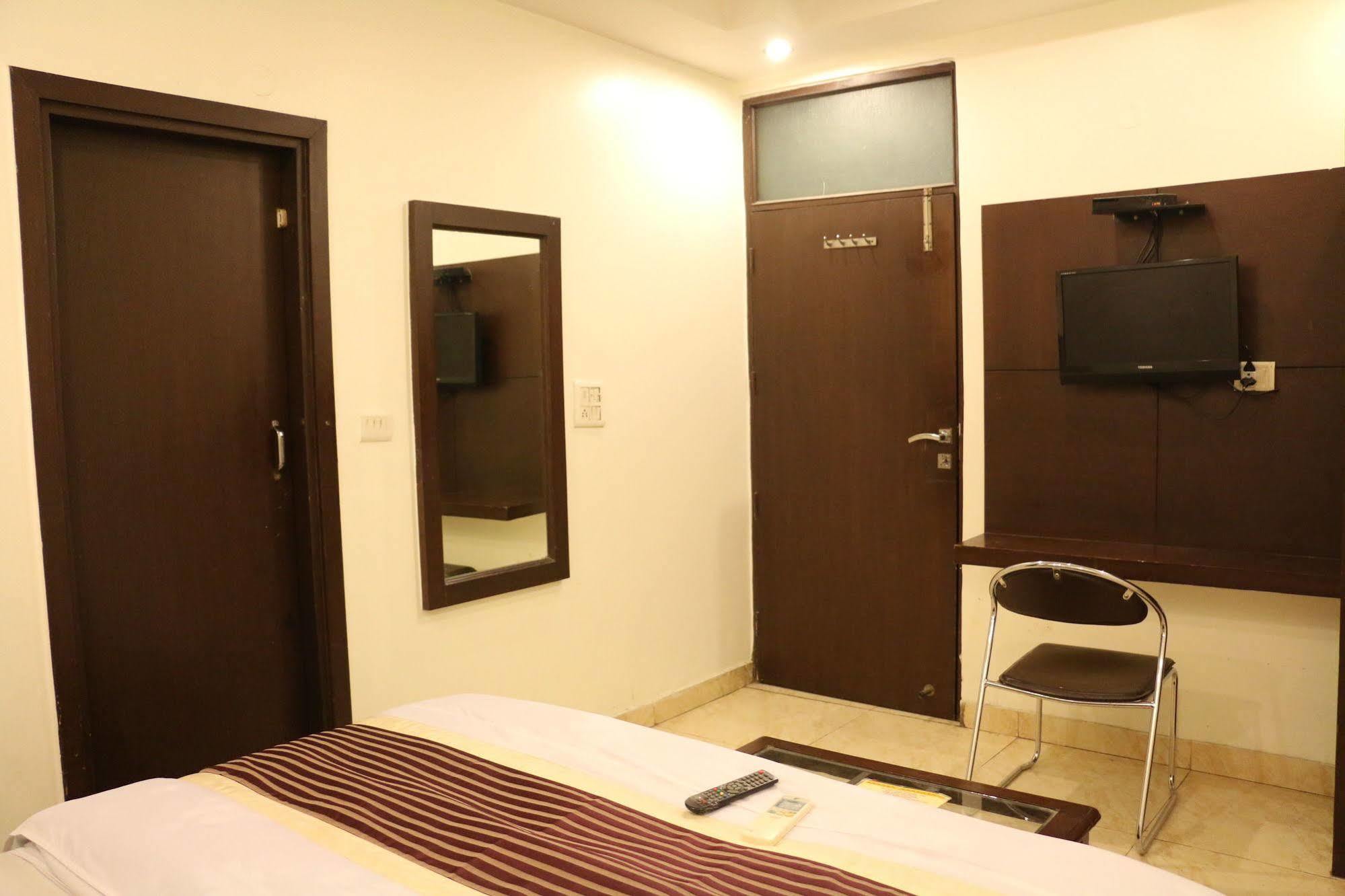 Hotel Seven Seas Inn Neu-Delhi Exterior foto